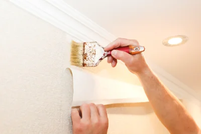Pose de papier peint à Naours — revêtements muraux et toiles de verre